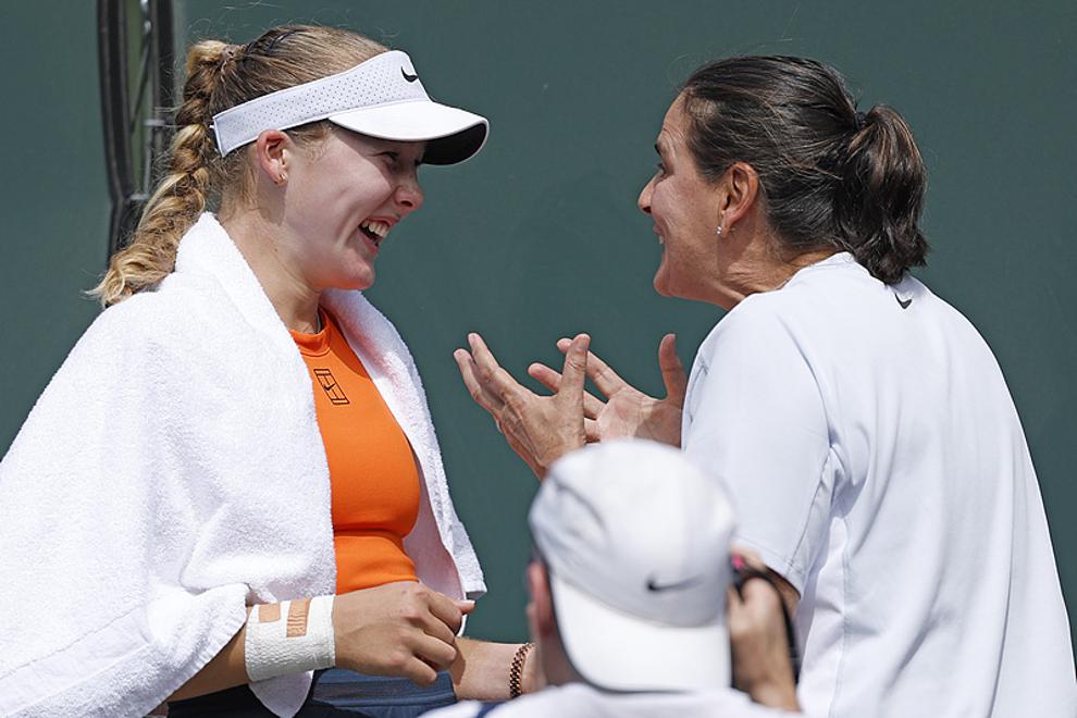 半岛体育官网晋级下一阶段首场状态出色，加拿大队观众沸腾！，莎拉波娃重返赛场再创辉煌时刻