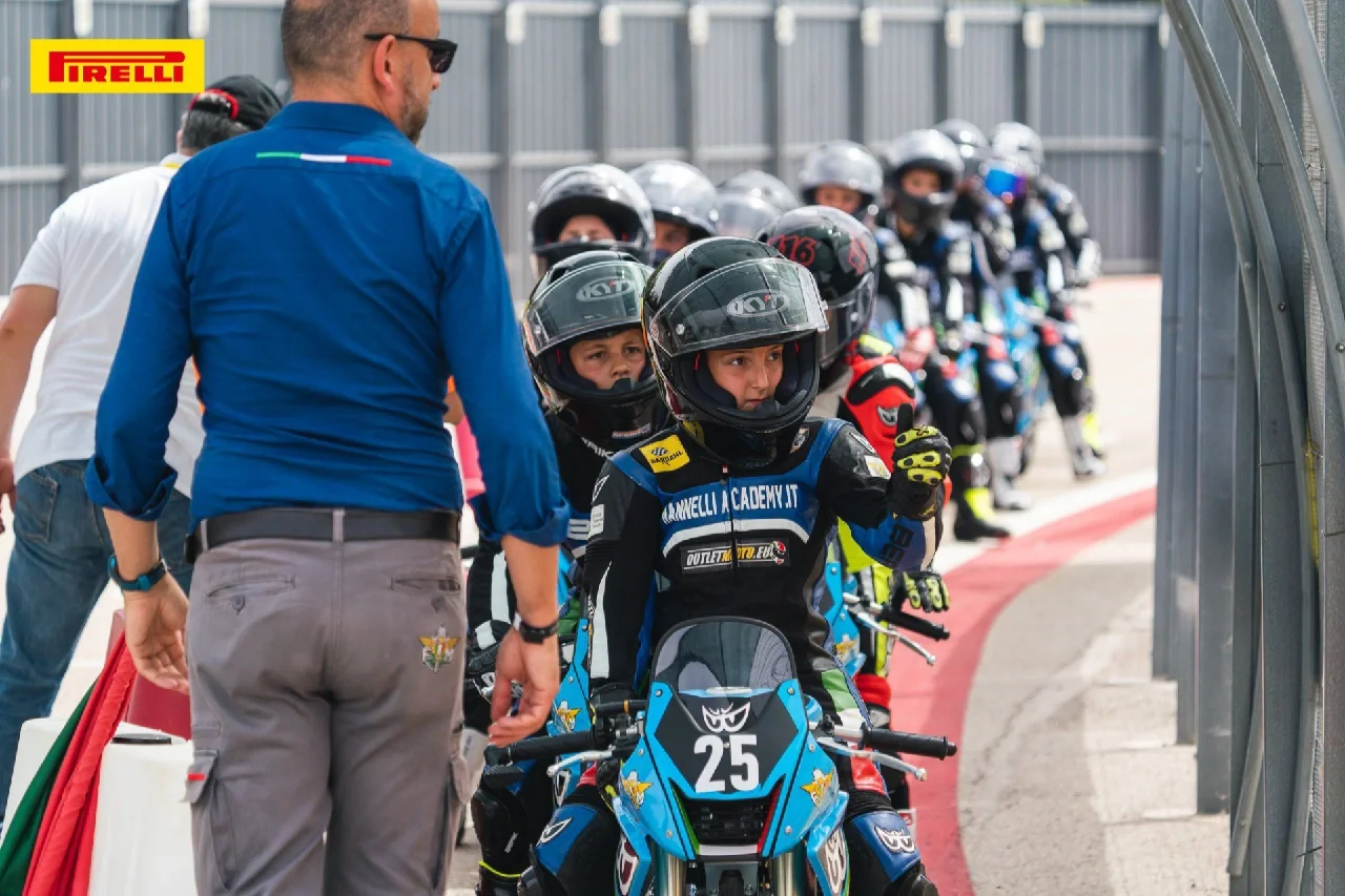 重返赛场首场状态出色,日本队观众沸腾!,内马尔重返赛场再创辉煌时刻的简单介绍 重返赛场首场状态出色,日本队观众沸腾!,内马尔重返赛场再创辉煌时刻的简单介绍