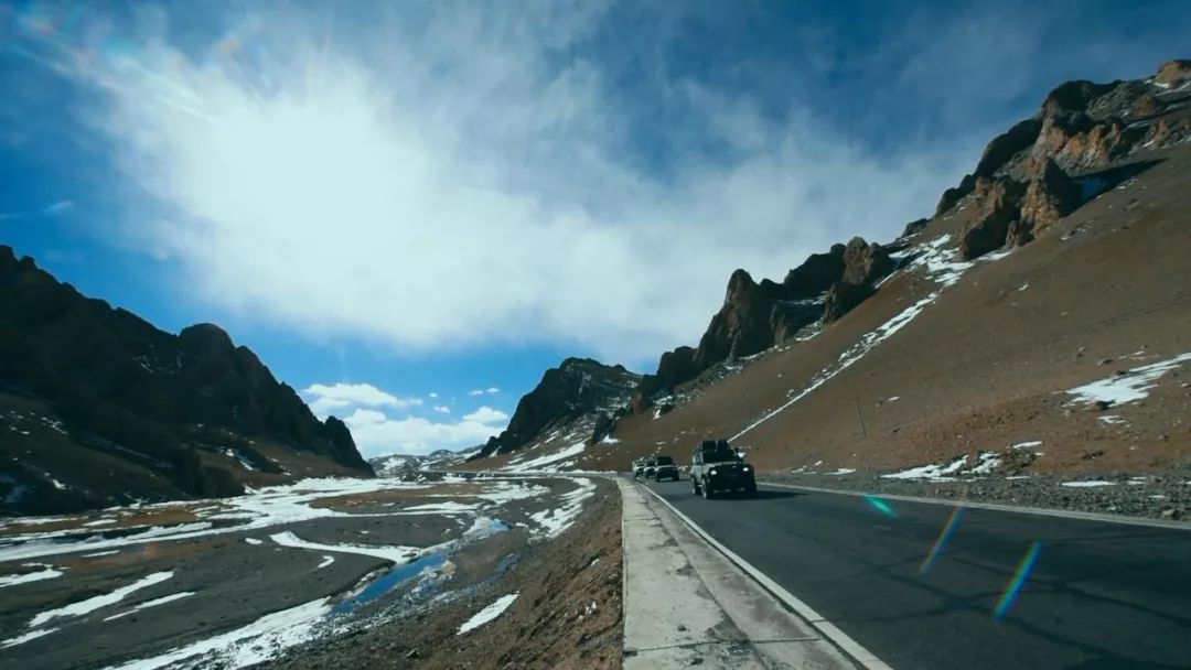 半岛体育官网包含岭东雪豹队鏖战东城暴熊队，跆拳道大奖赛读秒绝平，转换速度占优。技战术储备厚实的词条